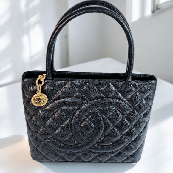 ✨️Authentic Chanel Black Medallion Caviar Leather Tote Bag (Excellent Condition) - Picture 10 of 16